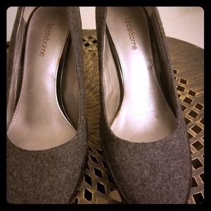 Size 9m grey and black heels